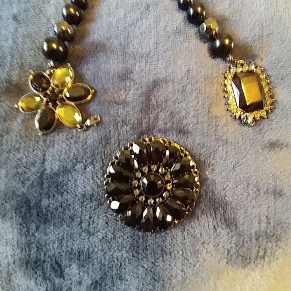 Premier Designs necklace - Picture 2 of 3